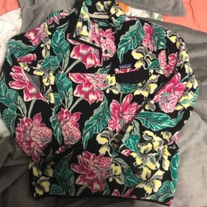 Worn few times printed Patagonia fleece